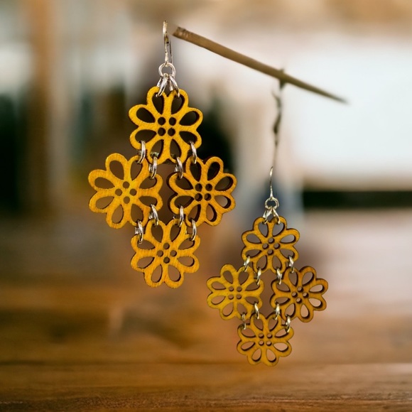New in! Wood laser cut flowers dangle style hook earrings BRAND NEW boho indie - Picture 1 of 3